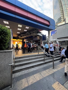 MRTブルーライン スクンビット駅出入口