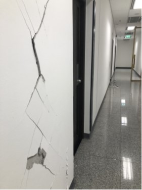 弊所入居ビル 被災状況①