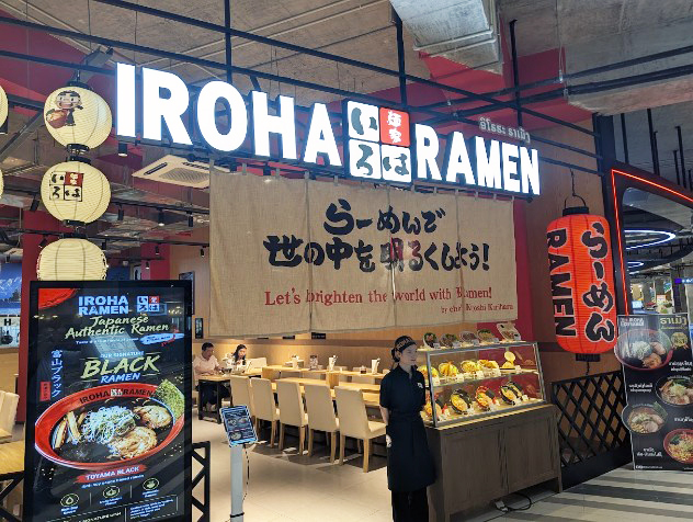 館内には日本食をはじめ、多彩な店舗が並び、消費市場の変化を感じました