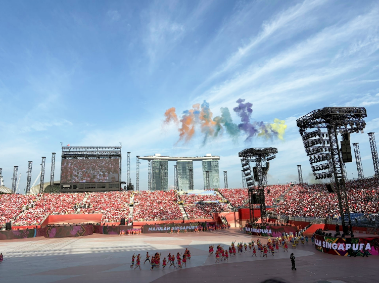 真っ赤に染まるナショナルスタジアム