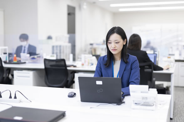 8:00 出社